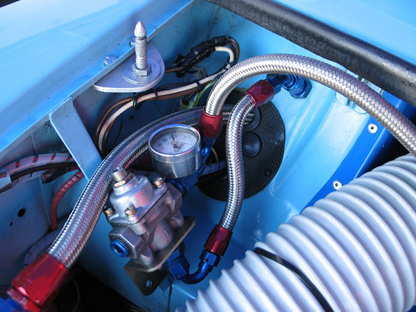 Holley adjustable fuel pressure regulator, with Earl's fuel pressure gauge (0-15psi).