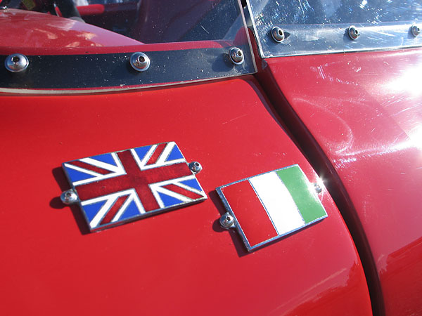 English and Italian flag badges.