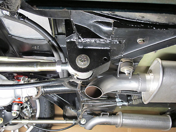 Powertrain Industries propshaft yoke and a Spicer 1310-series conversion u-joint